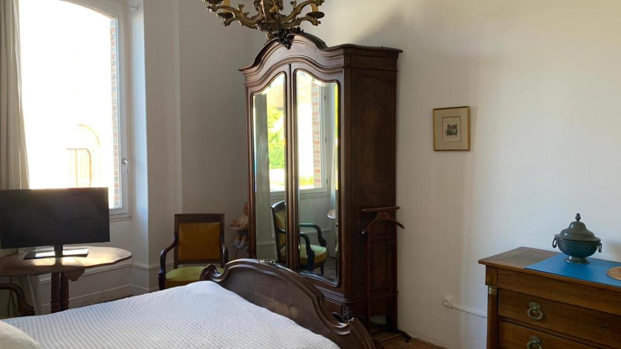 Villa Grand corps de ferme à la rue Messire Etienne 89113 Neuilly Valravillon Esterno foto