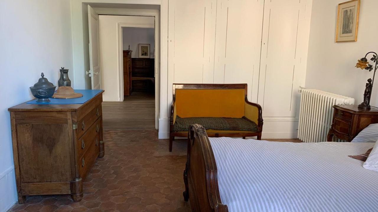Villa Grand corps de ferme à la rue Messire Etienne 89113 Neuilly Valravillon Esterno foto